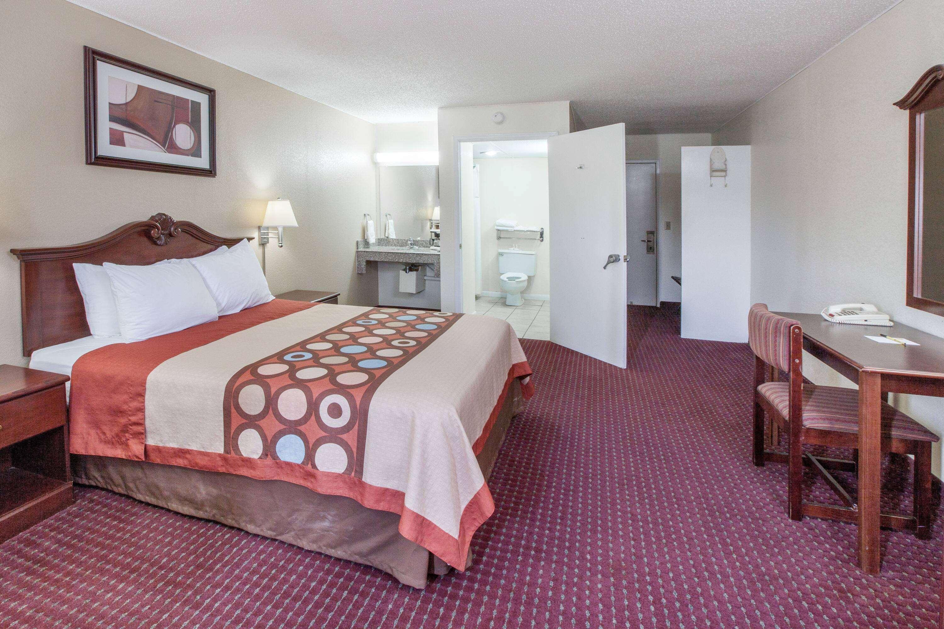 Hotel Super 8 By Wyndham Clinton