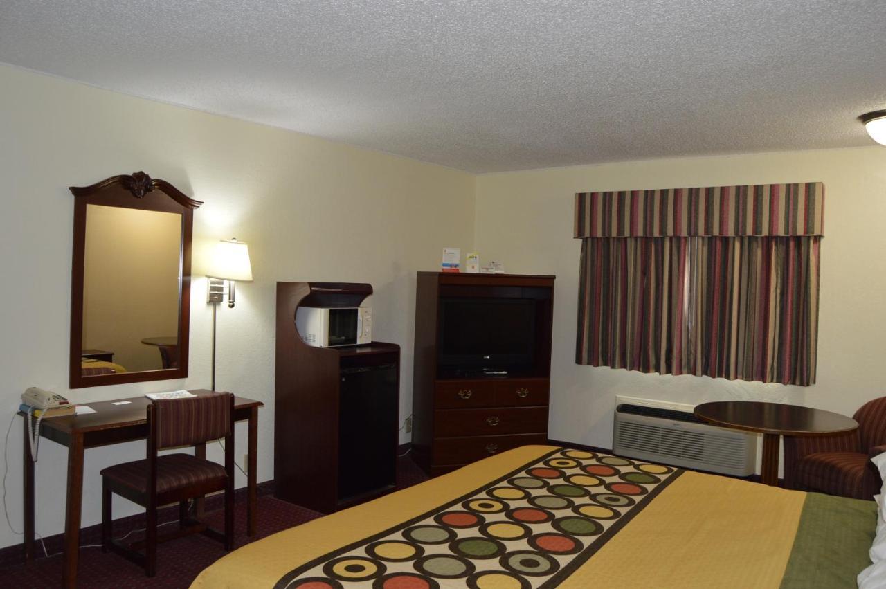 Super 8 By Wyndham Hotel 2*