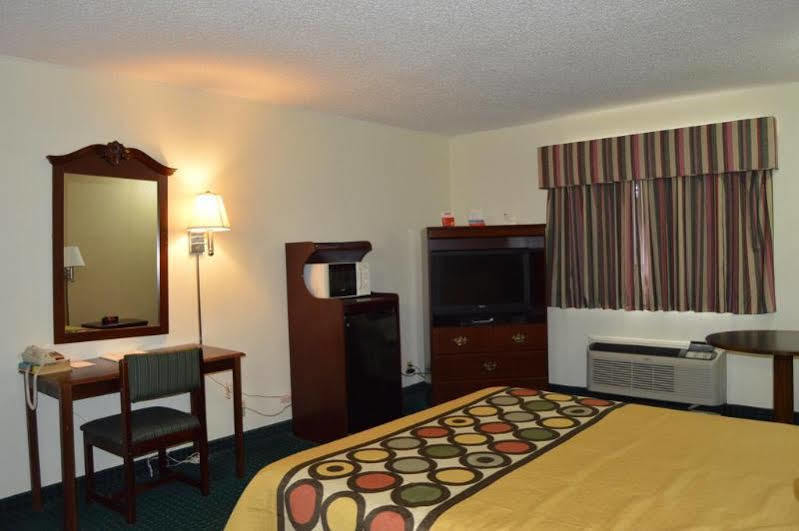 Super 8 By Wyndham Hotel 2*