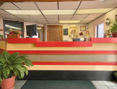 Super 8 By Wyndham Hotel Clinton